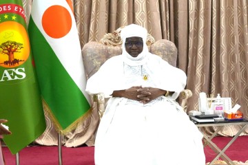 Le Président du CCR recoit le personnel du CES GARBA DJIBO et annonce un appui en matériel informatique