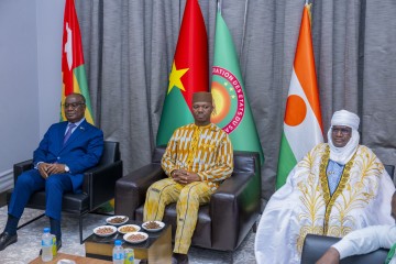  le Président du Conseil consultatif de la refondation (CCR), Son Excellence Dr Mamoudou Harouna Djingarey, a accueilli successivement,  les présidents des parlements du Mali et du Burkina Faso, en présence des Ambassadeurs des deux pays