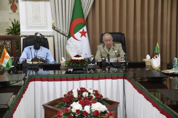 Algérie–Niger : le général d’armée Saïd Chanegriha reçoit le ministre d’État, ministre de la Défense Salifou Modi à Alger